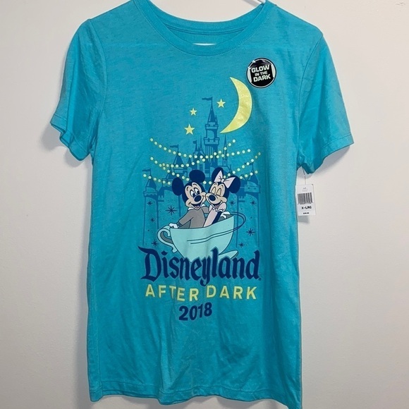Nwt Disney- Disneyland parks glow in the dark T-shirt - Picture 1 of 5